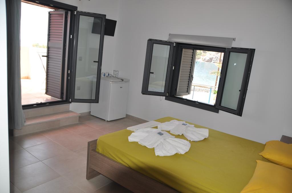 Paralia Guest House Agia Roumeli Exterior photo